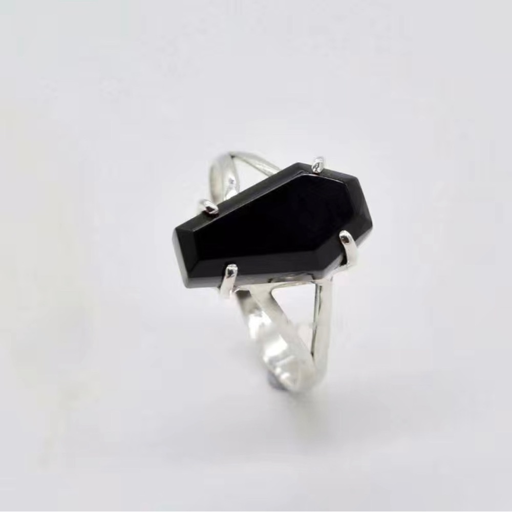 Goth ⚰️ 💍 - Picture 2 of 2